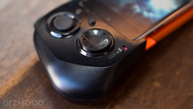 Illustration for article titled Moga Ace iOS Game Controller First Look: Cheap Fun, Huge Potential